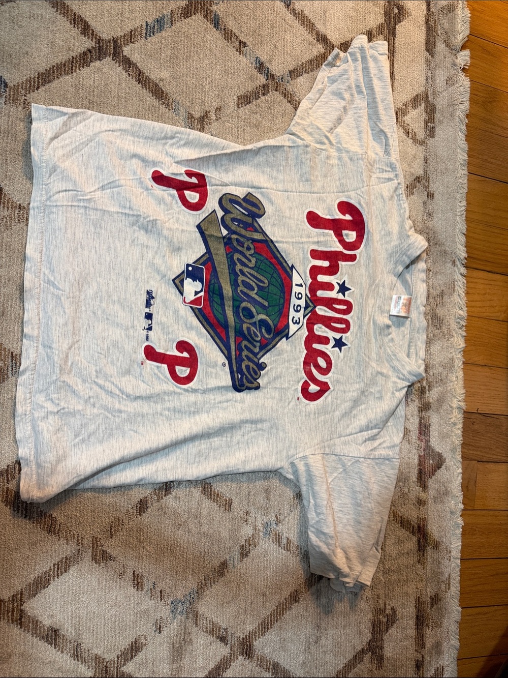 Official Vintage Phillies Grey Graphic Tee - Team Logo